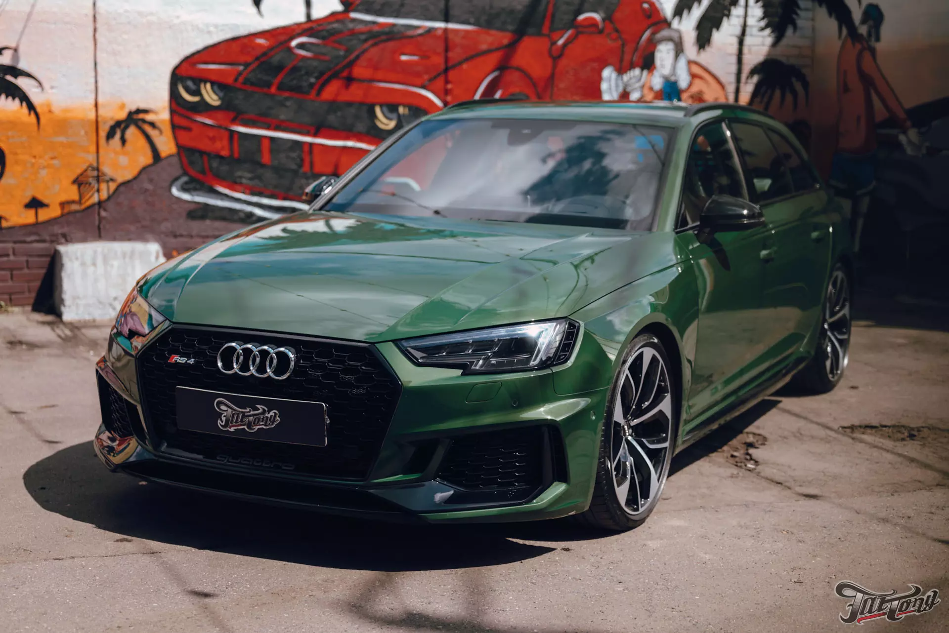 Audi RS4. Окрас заднего бампера